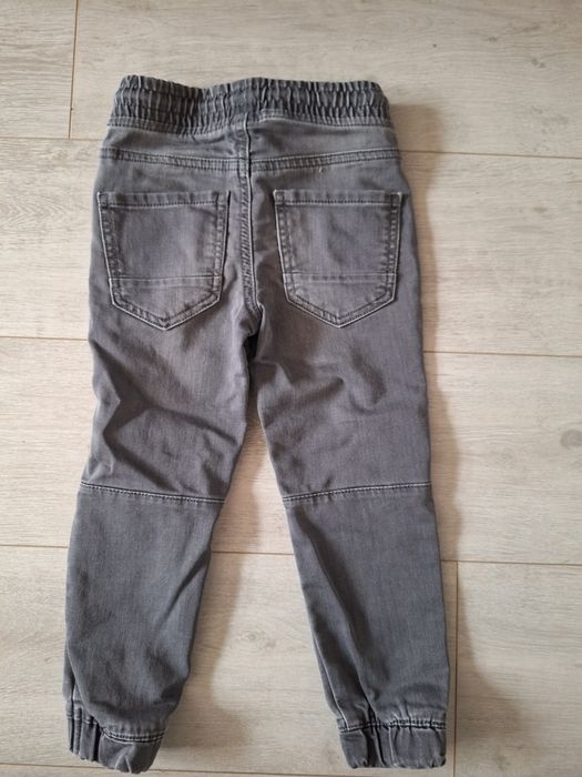 Детски дънки 2бр. размер 104