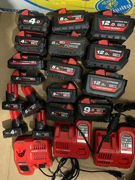 Baterii și încărcătoare noi și utilizate Milwaukee