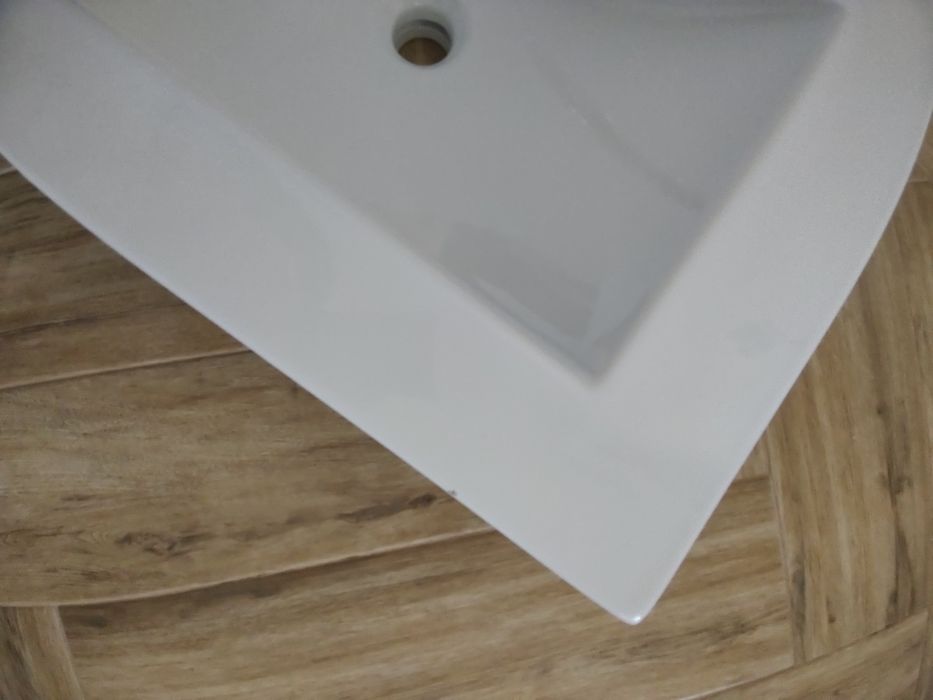 Vând lavoar baie pentru corp suspendat, dimensiuni 61/ 46.5 cm