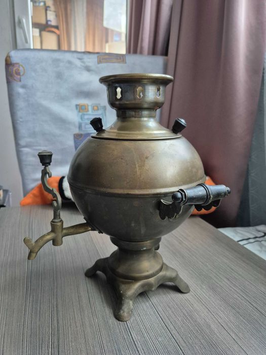 Руски самовар, вместимост 3л.