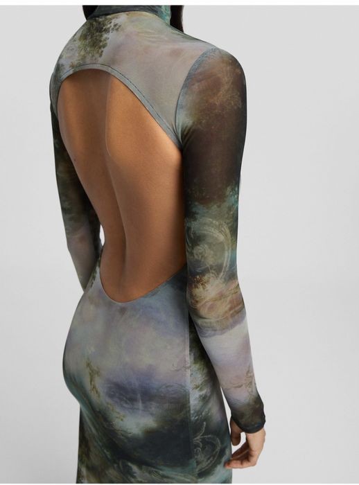 Елегантна дълга рокля с гол гръб