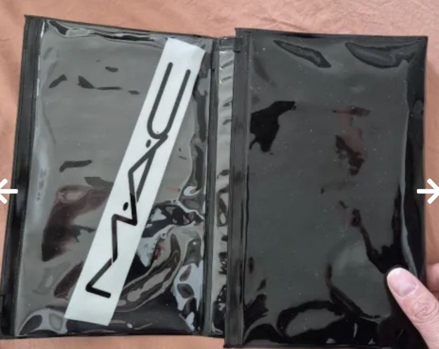 MAC Cosmetics несесер за грим