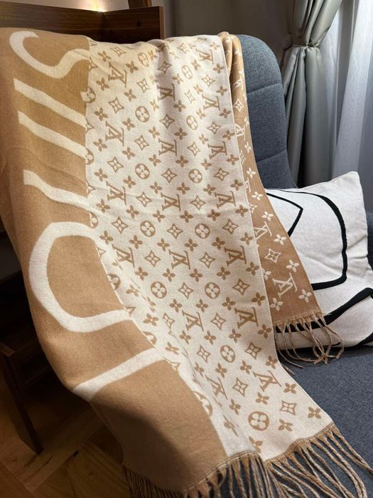 Луксозен кашмирен дамски шал Louis Vuitton