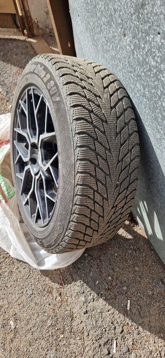 Диски с резиной.