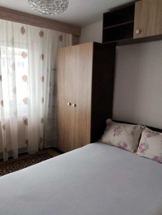 Proprietar închiriez apartament cu doua camere decomandat