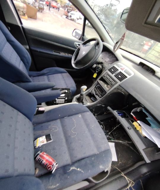 Bara fata Peugeot 307 2003 1.6 MT (109 hp)