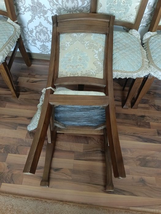 Продам Стулья 8 штук