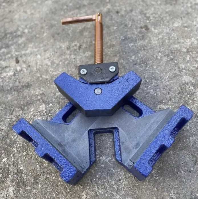 Menghina Unghiulara, 90 Grade, din Fonta