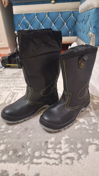 Етик 42 размер новый киилмеген срочно наличка багасы 15000
Охота, балы