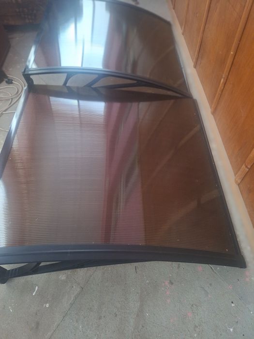 Навес от поликарбонот