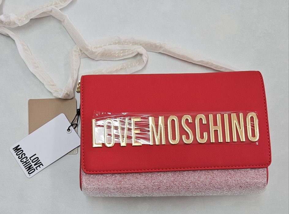 Нова оригинална дамска чанта Love Moschino в червено