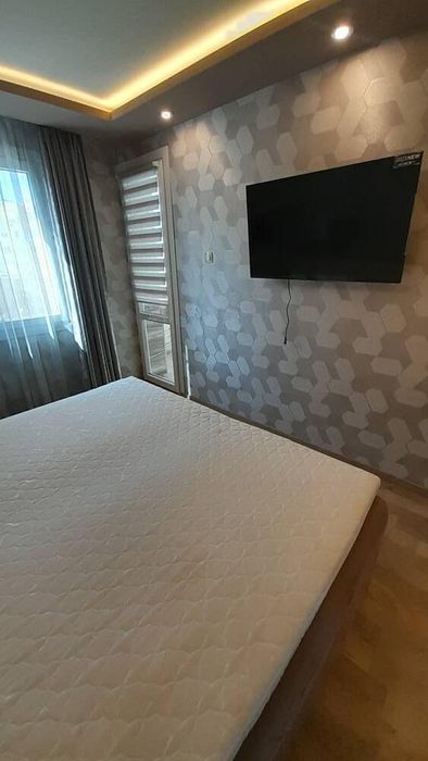 Дава се под наем Тристаен апартамент в Бургас, Лазур - 115 кв.м за 765 € - Снимка #3