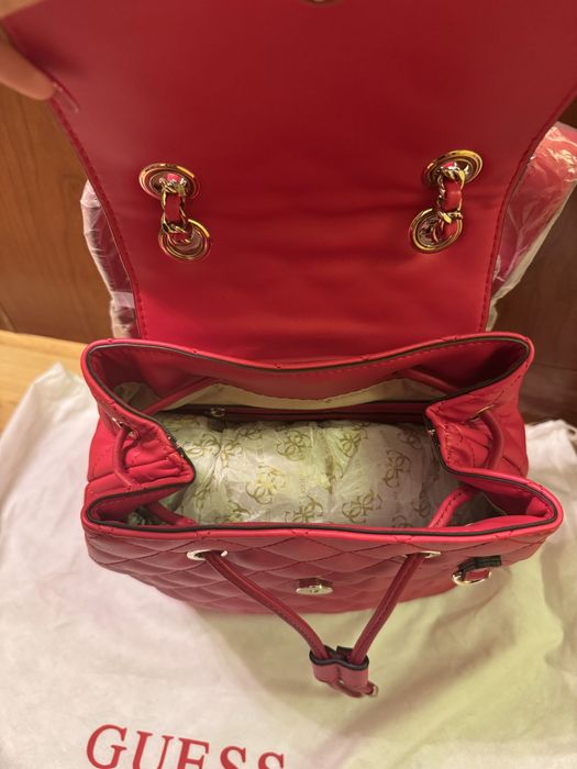 Чисто нова Guess раница