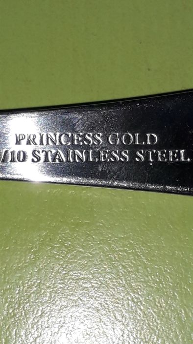 Tacâmuri linguri si cutite