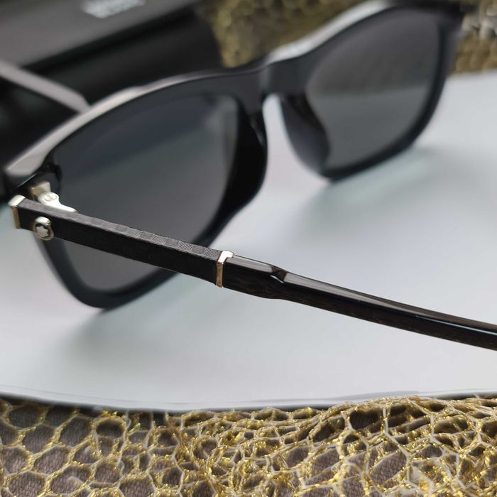 Солнцезащитные очки.