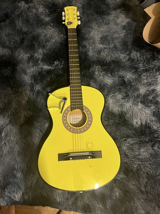 Продаю яркую Гитару