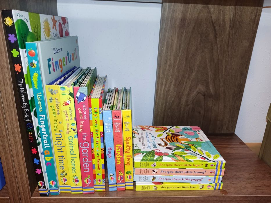 Vând carti interactive Usborne (cu muzica, lumini etc)