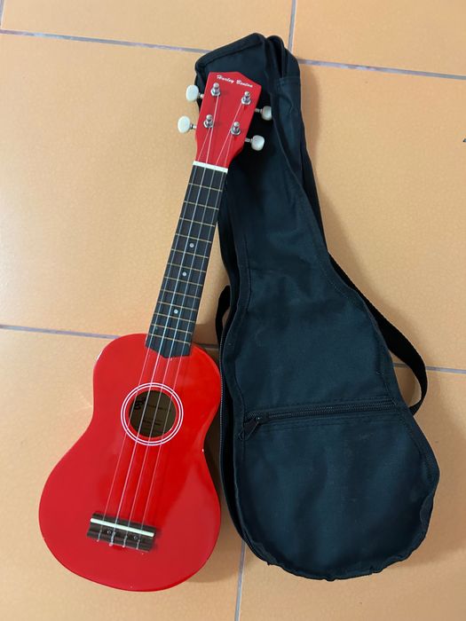 Ukulele Harley Benton – roșu, ca nou,  stare foarte bună!