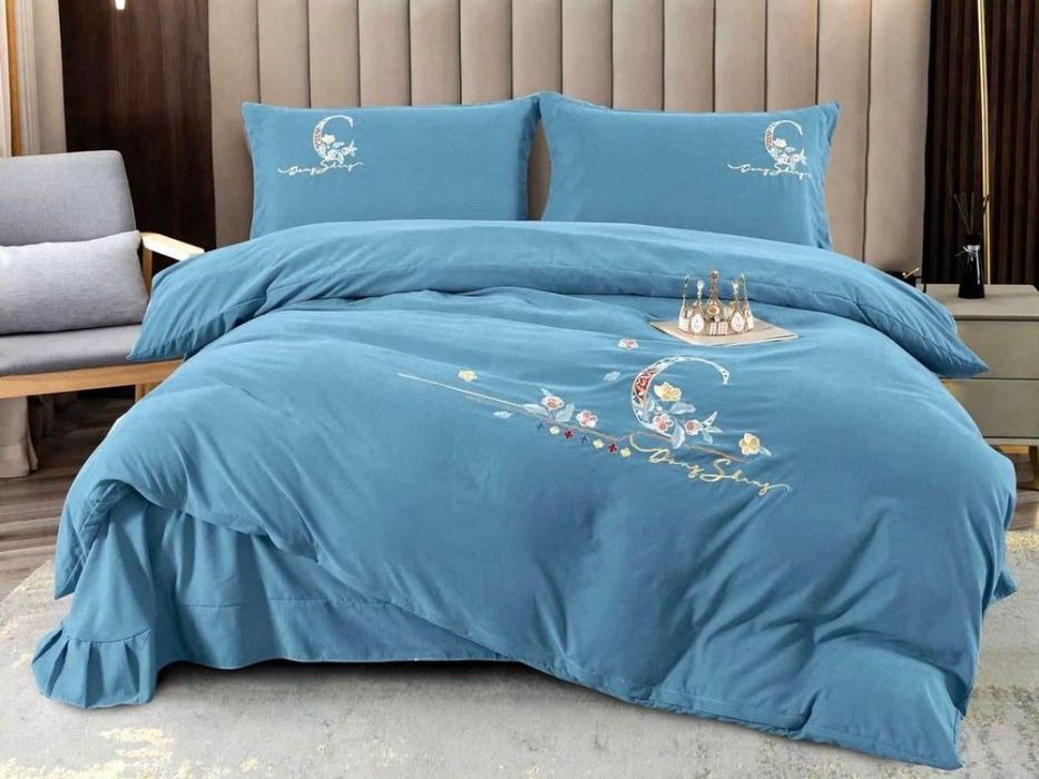 Lenjerie catifea brodata