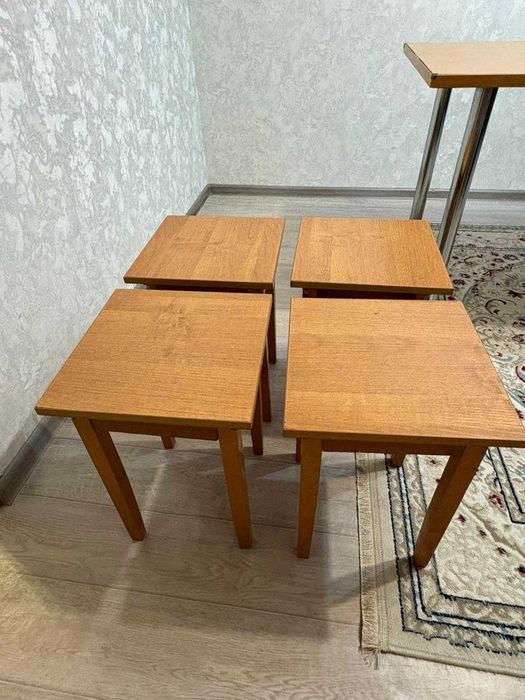 Продается стол со стульями