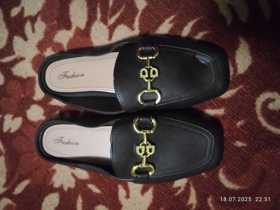 Продам шлепки женские