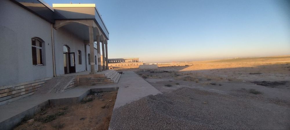 Noturar bino sotiladi