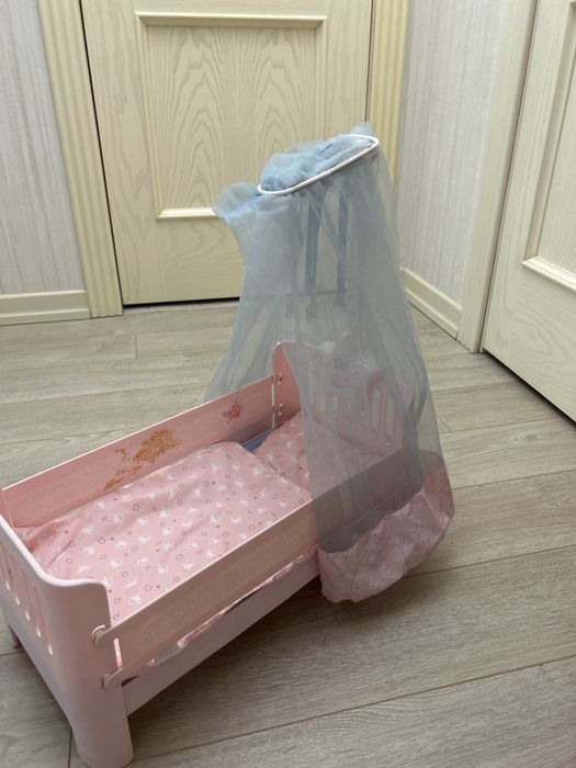 Игрушечная кроватка для кукол