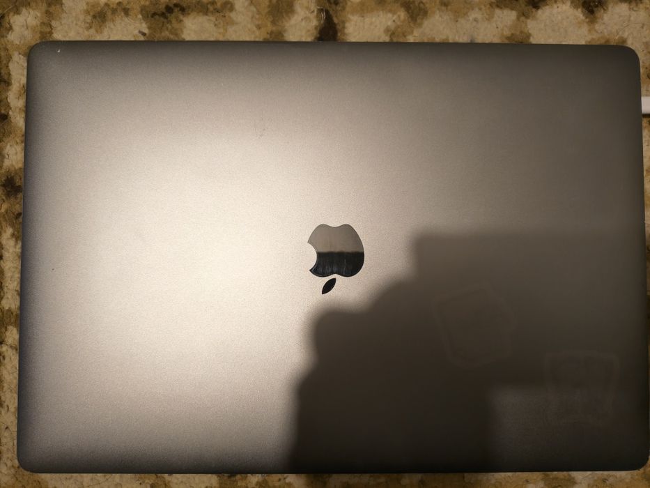 MacBook Pro A1990 2019