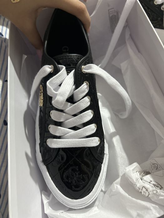 Adidasi GUESS noi