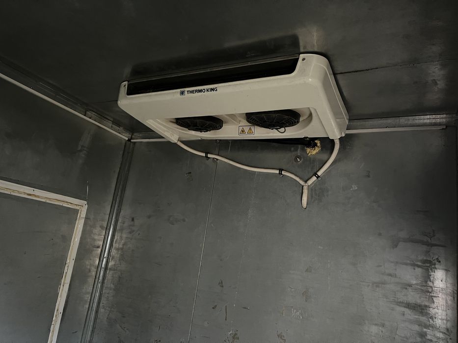 Будка с рефрижератором