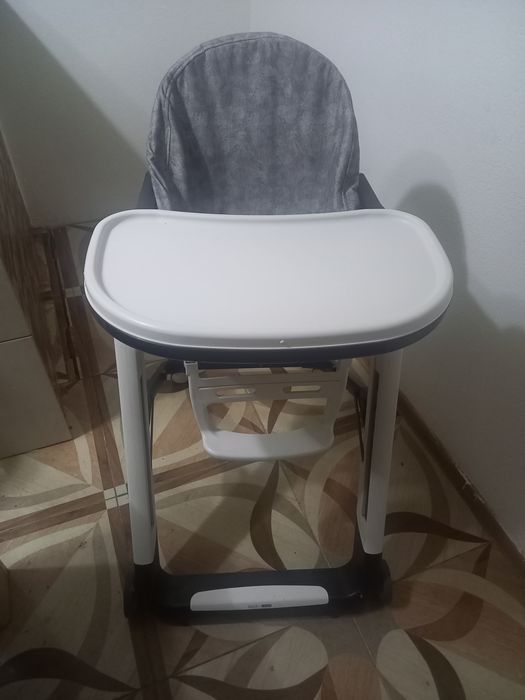 Vând scaun de masa