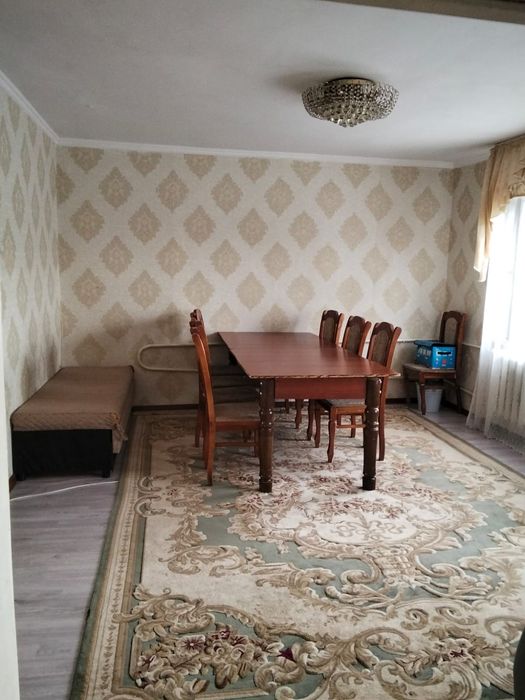 продается стол и стулья