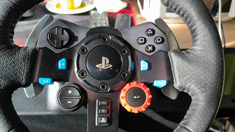 Волан с педали, скоростен лост Logitech G29