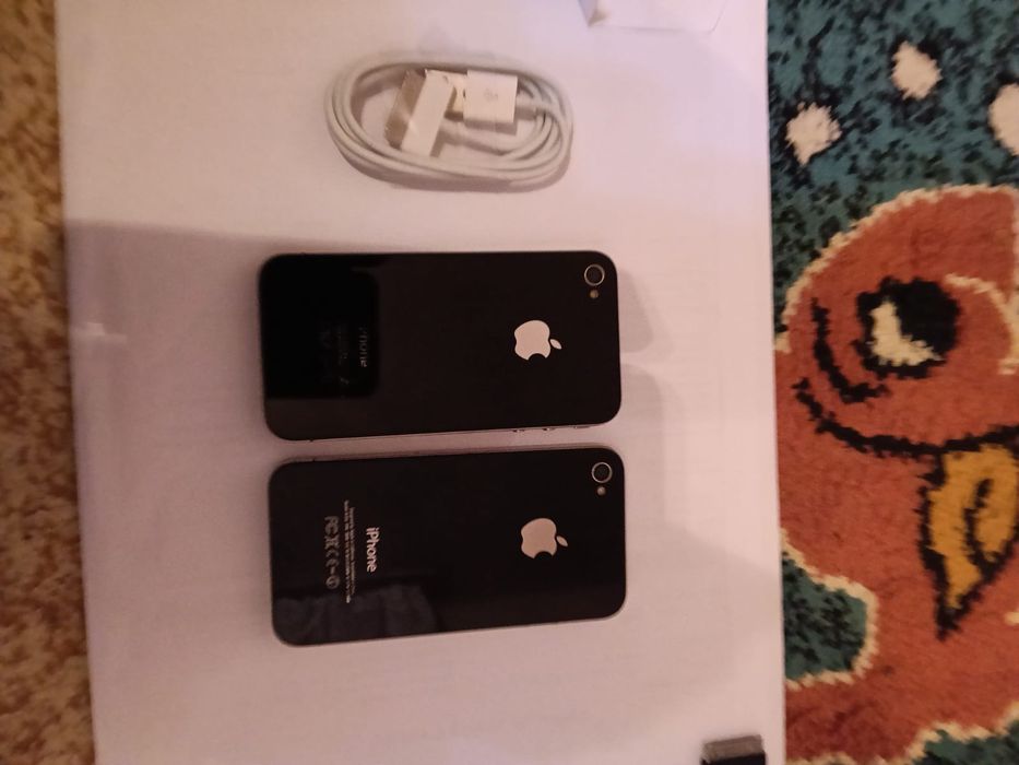Vând 2 telefoane iPhone 4 – Libere de rețea, perfect funcționale 150 Lei Buc.
