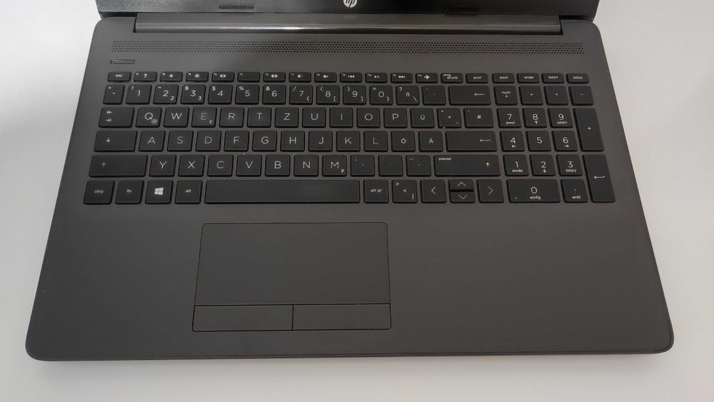 Laptop HP 255 G7 cu procesor AMD Silver 3050U