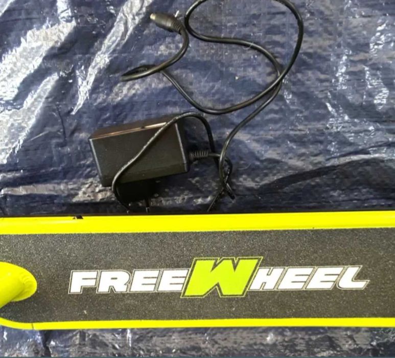 Trotineta electrică FREEWHEL KIDS 4 NOUA - 590 Lei