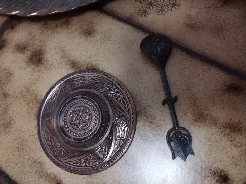 Комплект старинен сервиз за чай или кафе изработен от мед. 
Идеален за