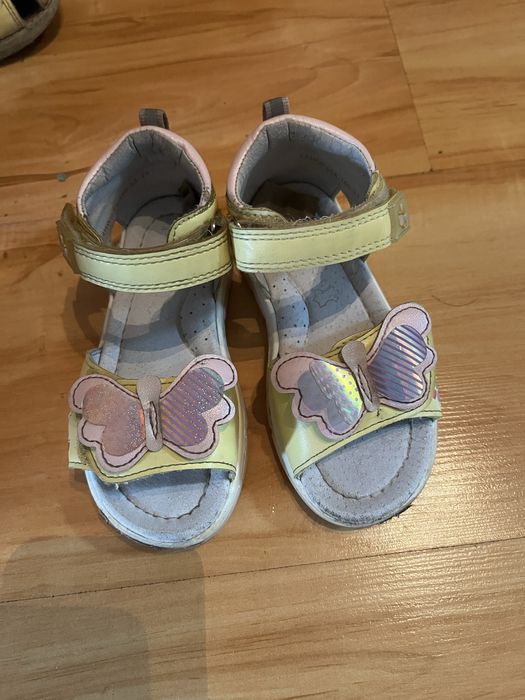 Сандали на девочку