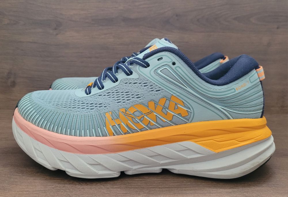 Много запазени!Детски маратонки Hoka Bondi 7-36,5номер