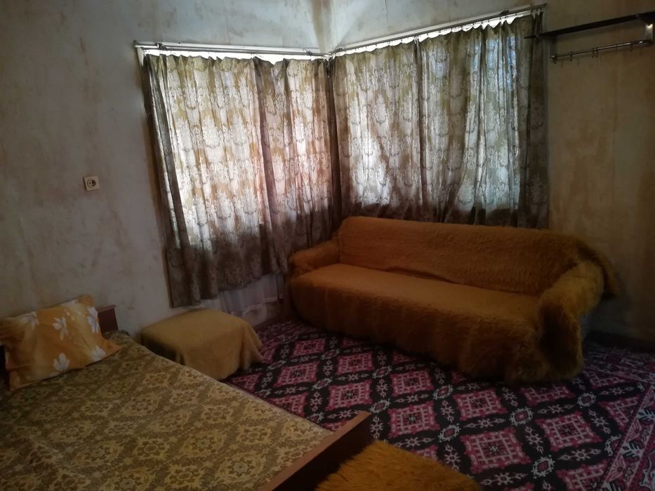 Масивна двуетажна къща с гараж в гр. Шивачево