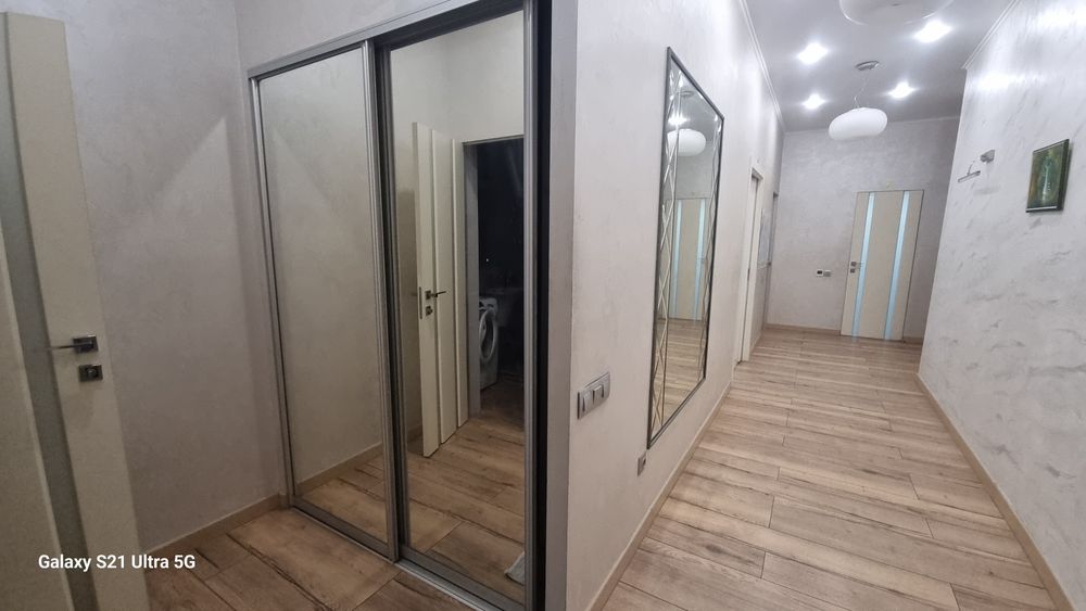 Центр Алматы 4 бөлмелі пәтер. Посуточно.