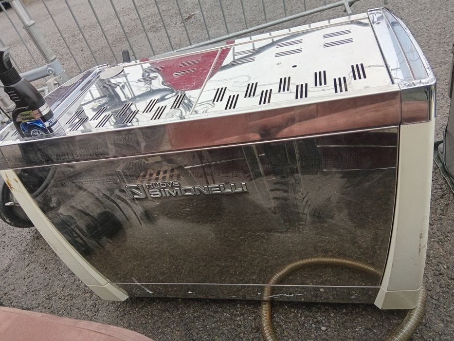 Se vinde un aparat de cafea Nuova Simonelli Functinal