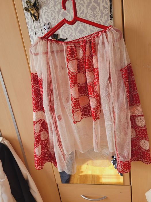 Bluza ie veche de peste 80 ani