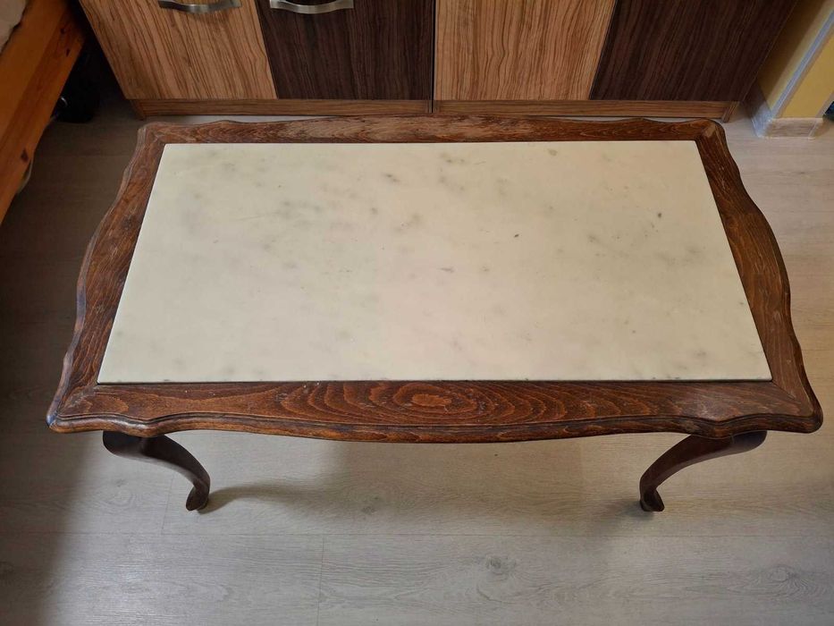 Продавам секция-400 лв. и масивна маса с мраморен плот-200 лв.