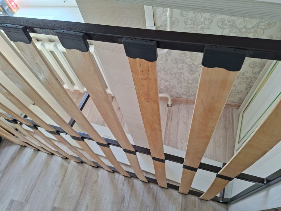 Кровать двухспальная без матраса