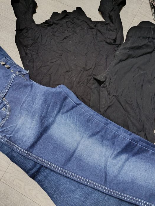 Отдам даром  женские вещи