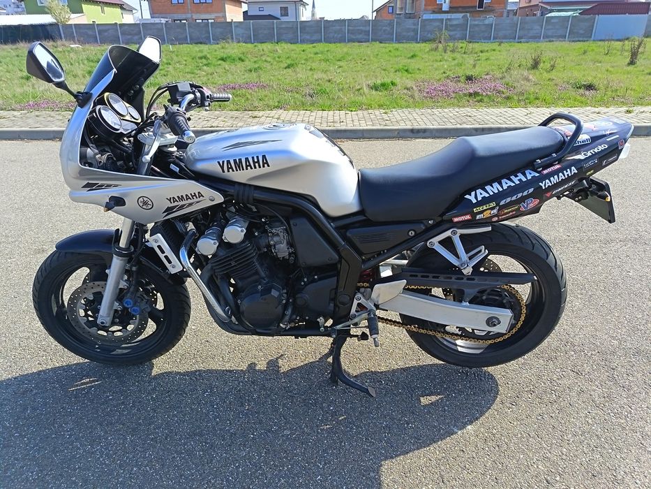 Vând Yamaha Fazer