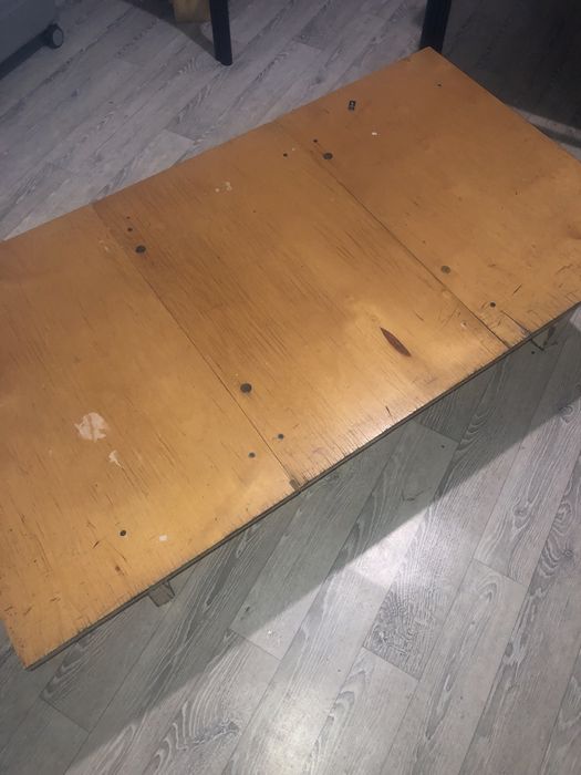 Стол деревянный низкий