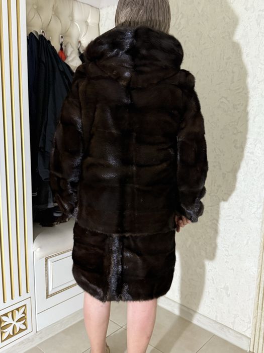 Продается шуба с капюшоном
