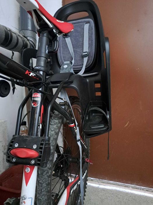 Продавам детско столче за велосипед.